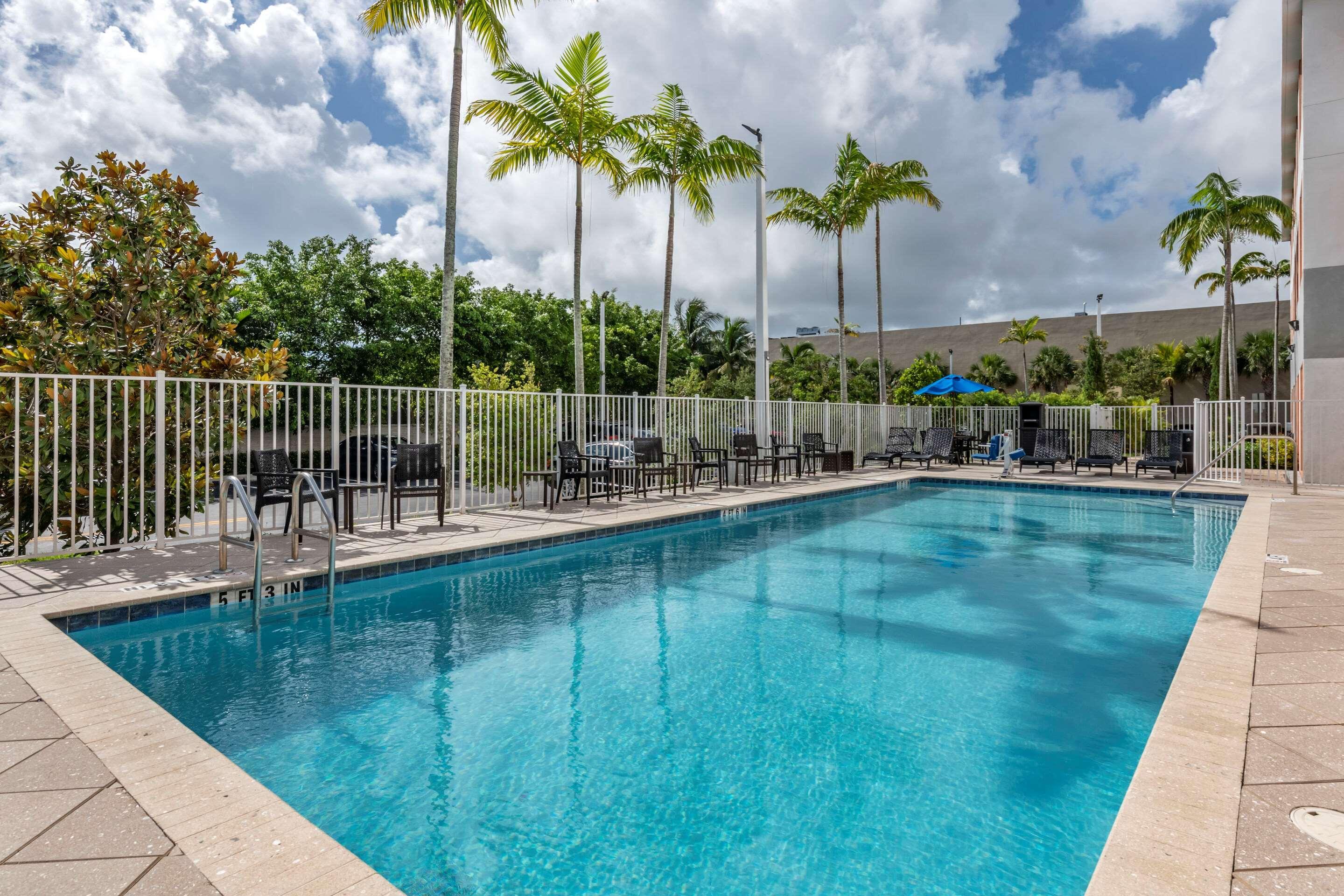 Comfort Suites Fort Lauderdale Airport & Cruise Port Dania Beach Eksteriør bilde